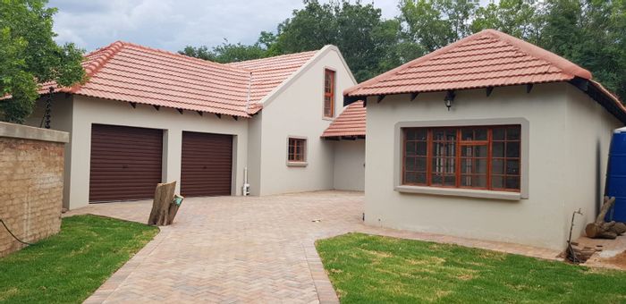 Property #ENT0264582, Townhouse for sale in Wilkoppies