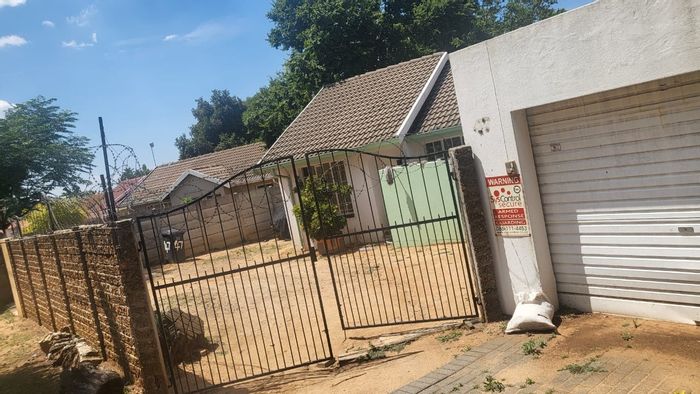 Property #ENT0264616, House for sale in Bloubosrand