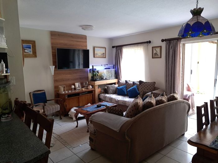 Property #ENT0264845, Townhouse for sale in Die Hoewes