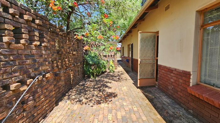 Property #ENT0264861, House pending sale in Rietfontein