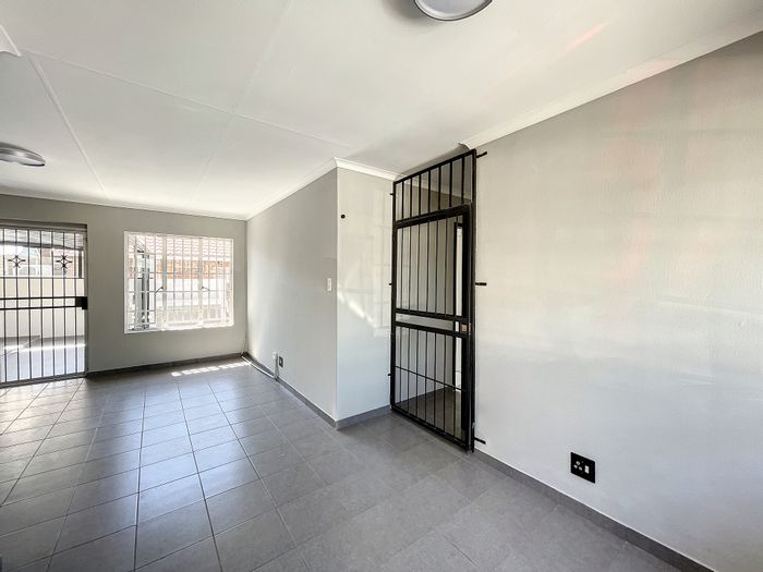 Property #ENT0264863, Townhouse for sale in Garsfontein