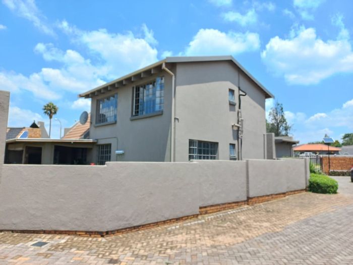 Property #ENT0264882, Townhouse for sale in Norkem Park
