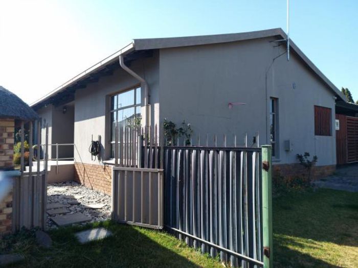 Property #ENT0264916, House for sale in Secunda