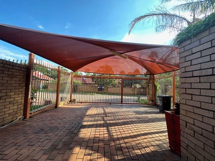 Property #ENT0264922, Duet for sale in Garsfontein