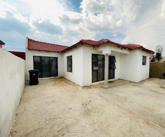 Property #ENT0265113, House for sale in Protea Glen Ext 12
