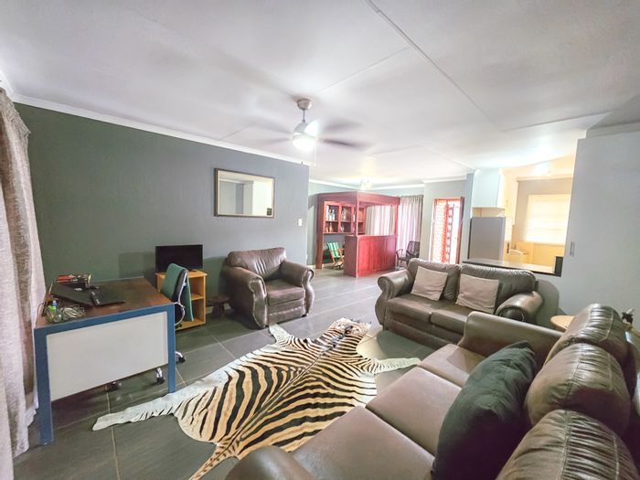Property #ENT0265544, Townhouse for sale in Rooihuiskraal North