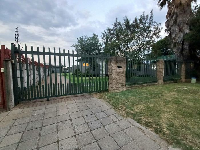 Property #ENT0265687, House for sale in Van Dyk Park
