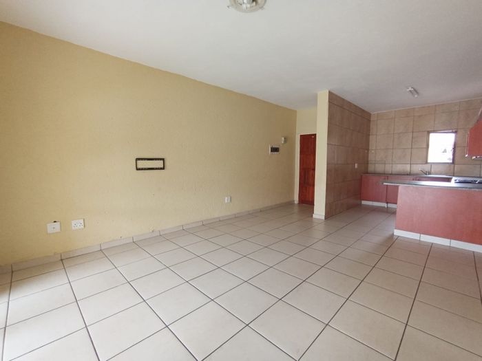 Property #ENT0266186, Apartment for sale in Stonehenge Ext 8
