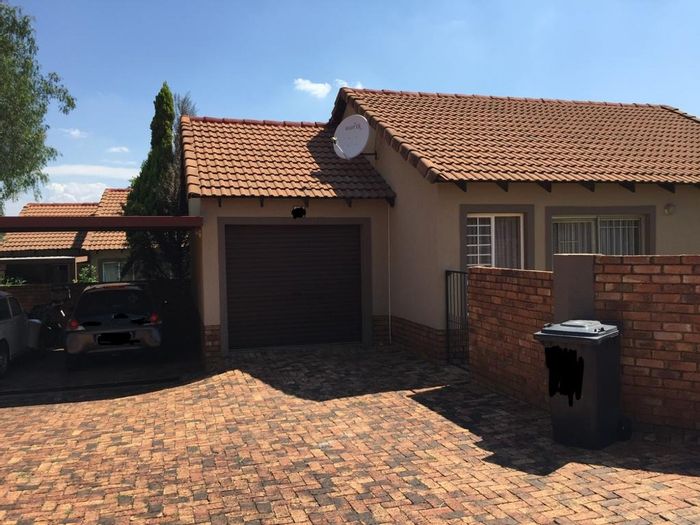 Property #ENT0266521, Townhouse for sale in Rooihuiskraal North