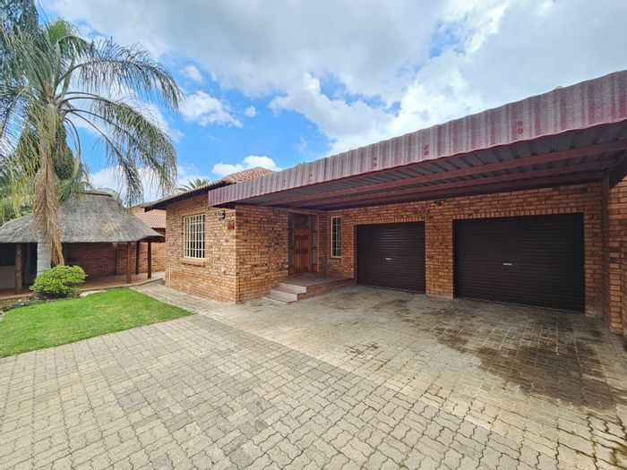 Property #ENT0266658, Townhouse pending sale in Lydenburg