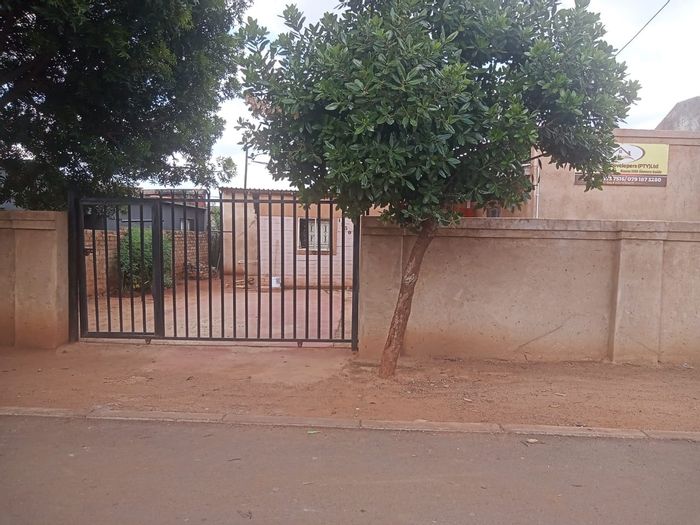 Property #ENT0266946, House for sale in Soshanguve East