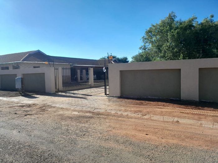 Property #ENT0267115, Townhouse for sale in Kuruman