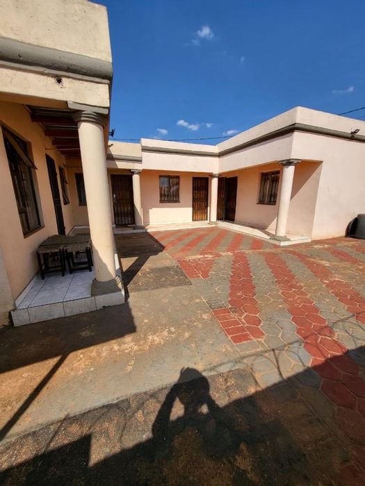Property #ENT0267217, House for sale in Etwatwa