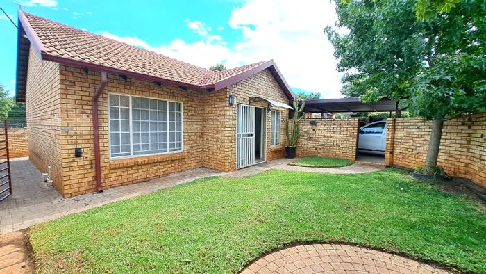 Property #ENT0267878, Townhouse for sale in Highveld