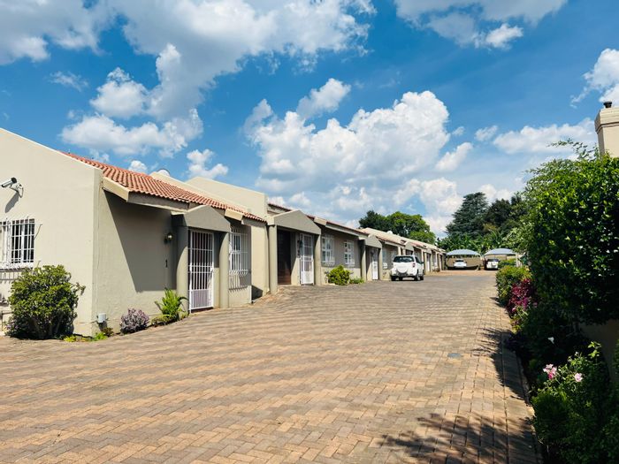 Property #ENT0268068, Townhouse for sale in Linden