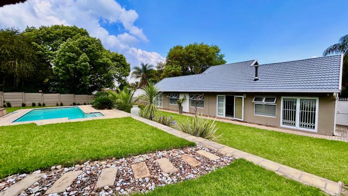 Property #ENT0268161, House for sale in Randpark Ridge