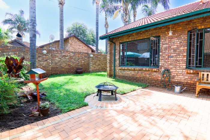 Property #ENT0268122, Duet for sale in Rooihuiskraal North