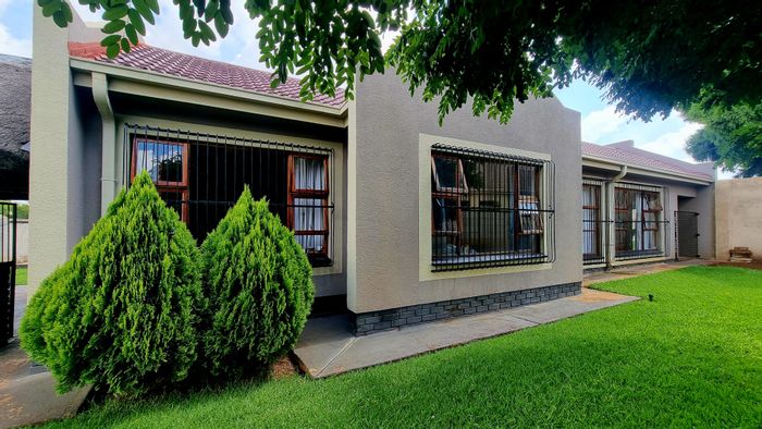 Property #ENT0268685, Townhouse for sale in Ventersdorp