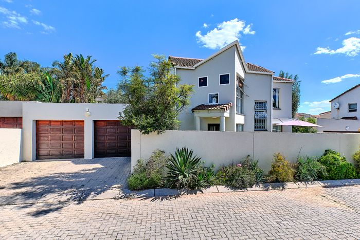 Property #ENT0268760, Townhouse for sale in Sunninghill