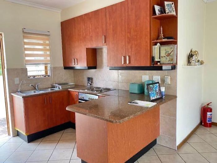 Property #ENT0269132, House for sale in Kyalami Hills