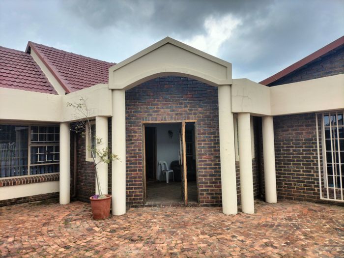 Property #ENT0270109, House rental monthly in Esther Park
