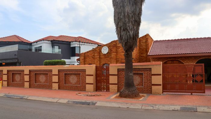 Property #ENT0270233, House for sale in Spruit View