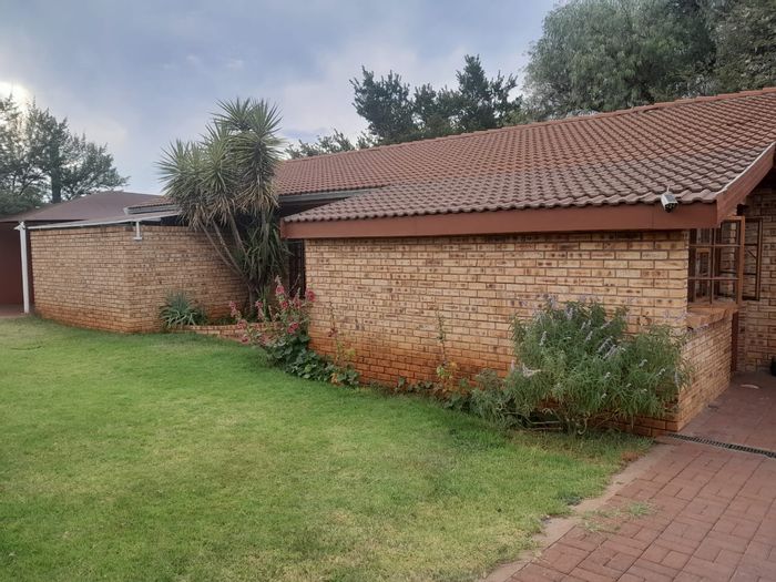 Property #ENT0270386, House for sale in Kuruman