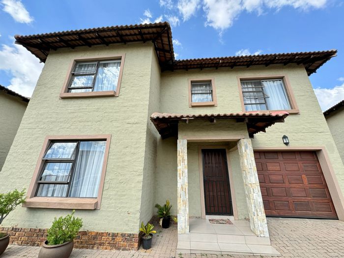 Property #ENT0273699, Townhouse for sale in Secunda Central