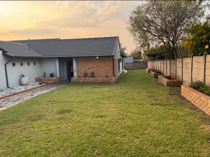 Property #ENT0277593, House for sale in Secunda Central