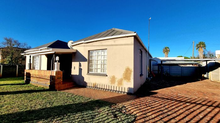 Property #ENT0278769, House for sale in Potchefstroom Central