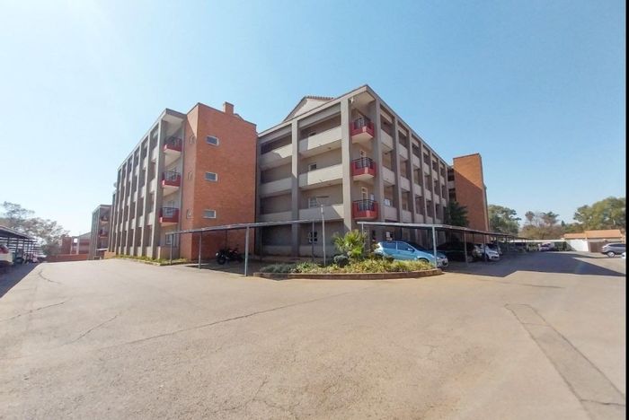 For Sale: Waterkloof Glen Apartment, Near Menlyn, Gym, Schools, Gautrain Bus Access