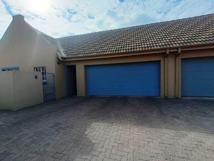 Property #ENT0281696, Townhouse for sale in Rooihuiskraal North