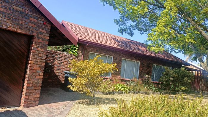 Property #ENT0203314, House for sale in Zwartkop