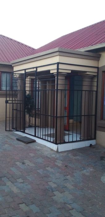 Property #ENT0208963, House for sale in Olievenhoutbosch