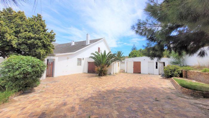 Property #ENT0211655, House for sale in Strand South