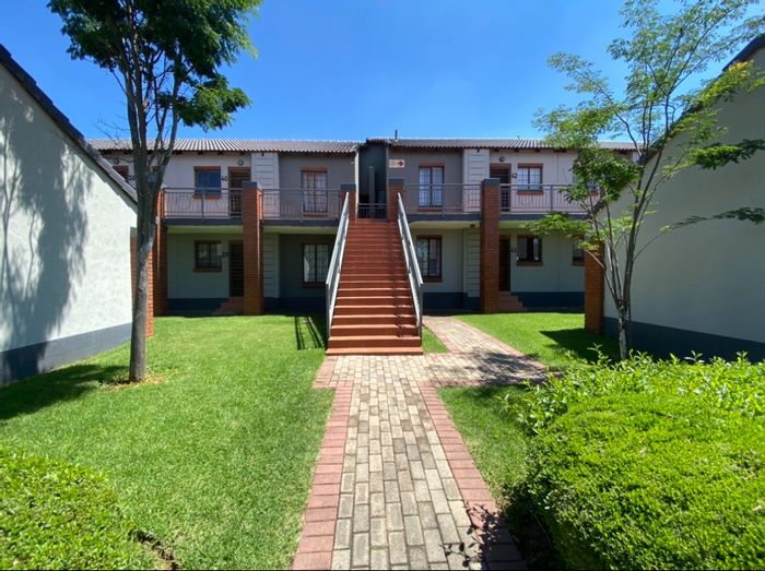 Property #ENT0213500, Townhouse for sale in Mooikloof Ridge
