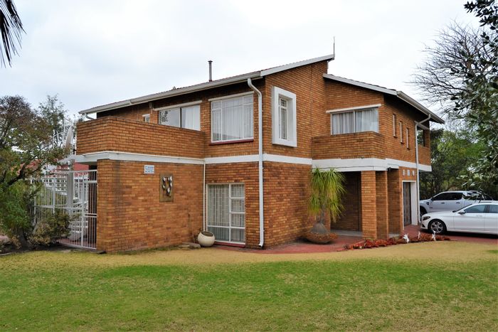 Property #ENT0213826, House for sale in Secunda Central