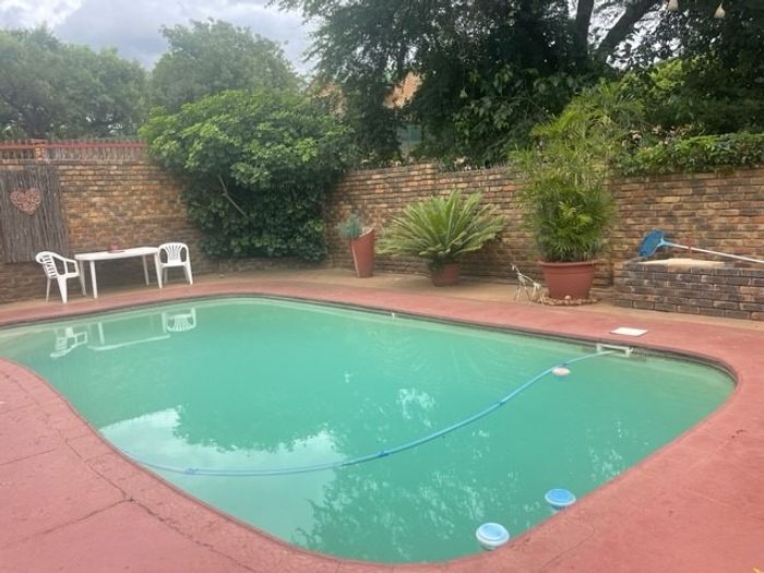 For Sale: Spacious Silvertondale house with pool, flatlets, and ample parking.