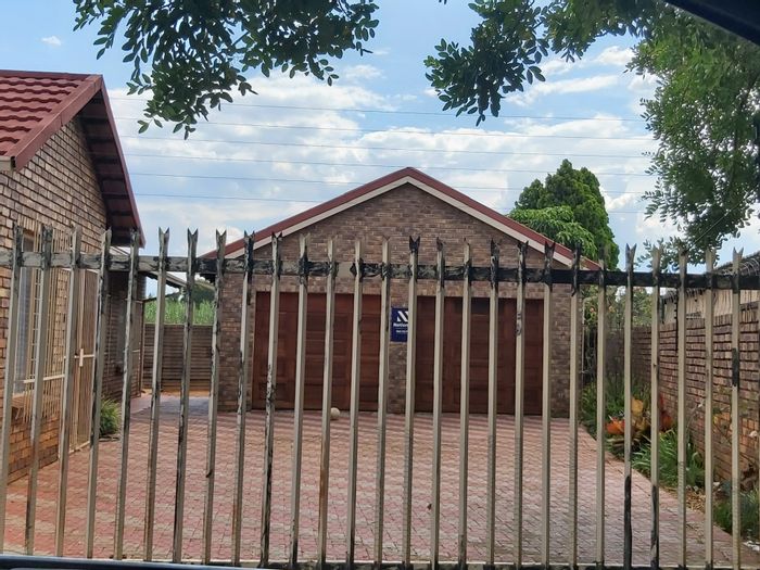Property #ENT0217798, House for sale in Doornpoort