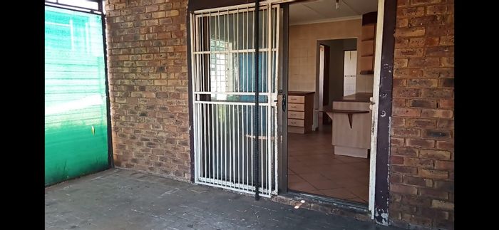Property #ENT0217886, House for sale in Brakpan Central