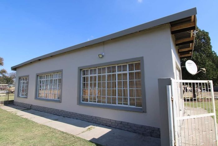 Property #ENT0220091, House for sale in Haaskraal A H
