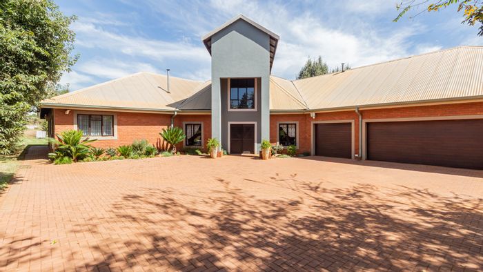Property #ENT0221242, House for sale in Rietvlei View Country Estates