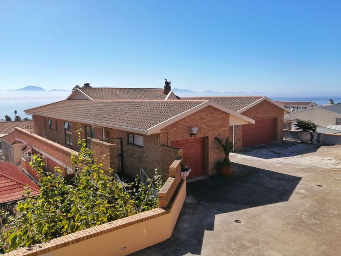 Property #ENT0221361, House for sale in Mossel Bay Central