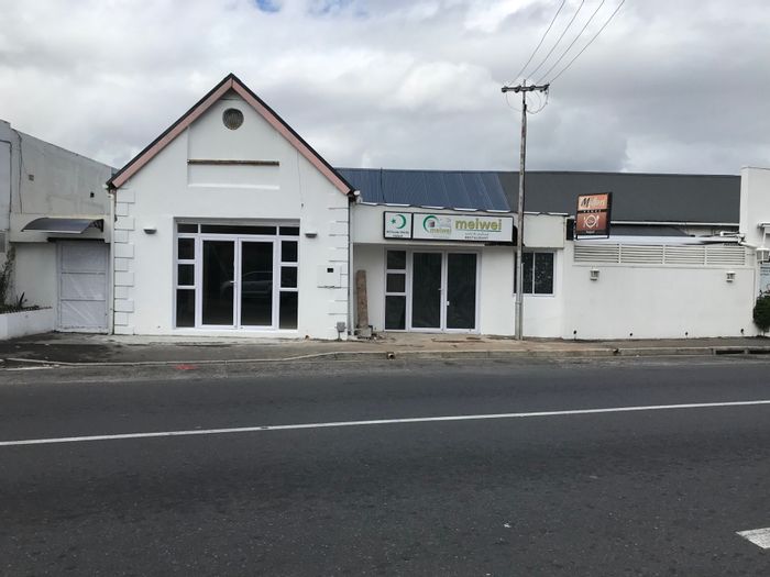 Property #ENT0221335, Retail rental monthly in Wynberg