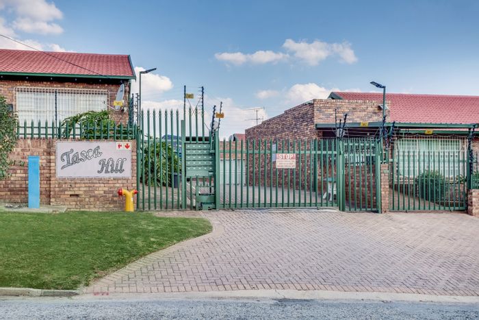 Property #ENT0224269, Townhouse for sale in Krugersdorp North