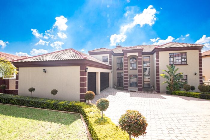 Property #ENT0224751, House for sale in Blue Valley Golf Estate