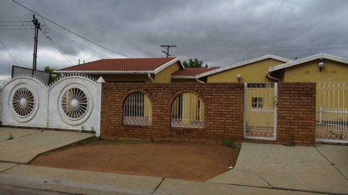 Property #ENT0226240, House for sale in Mabopane