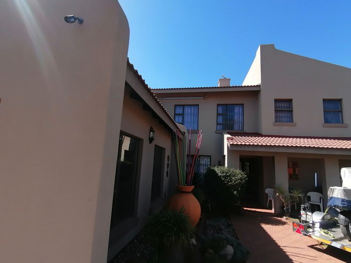 Property #ENT0230268, House for sale in Kuruman