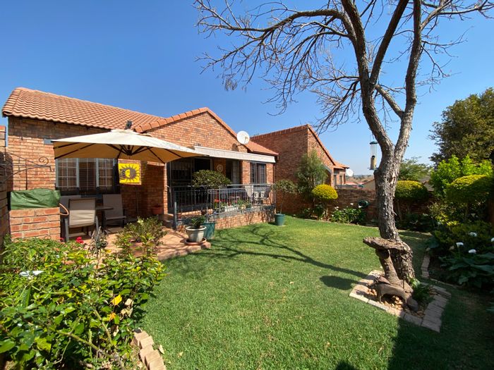 Property #ENT0232111, Townhouse for sale in Mooikloof Ridge