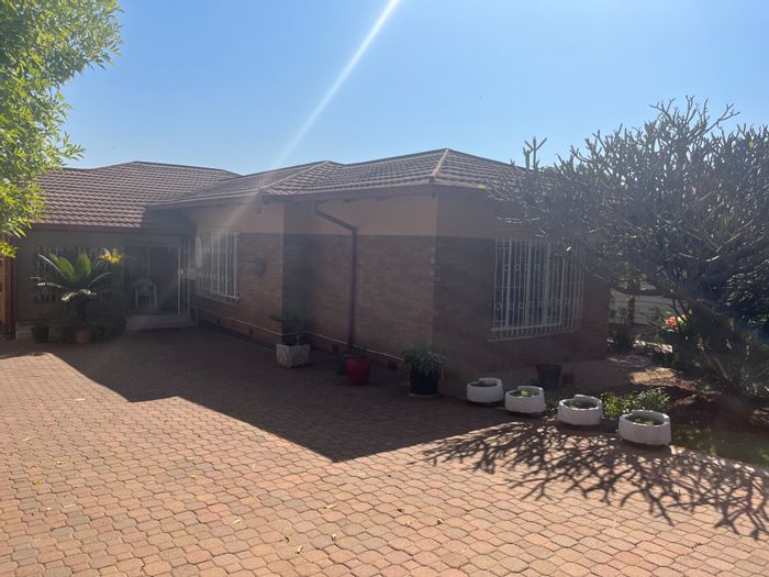 Property #ENT0232964, House for sale in Pretoria West